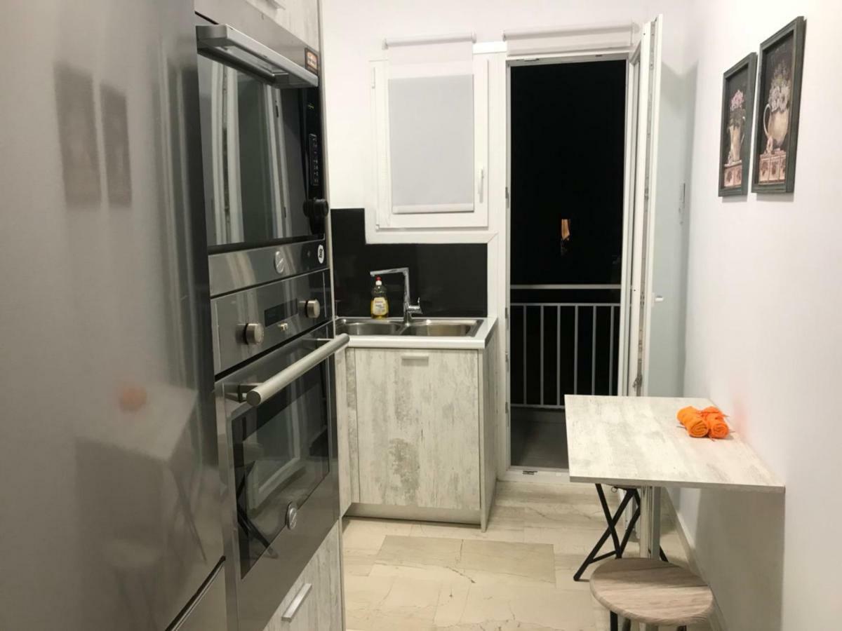 Renovated Minimal Apartment Next To Metro Atene Esterno foto