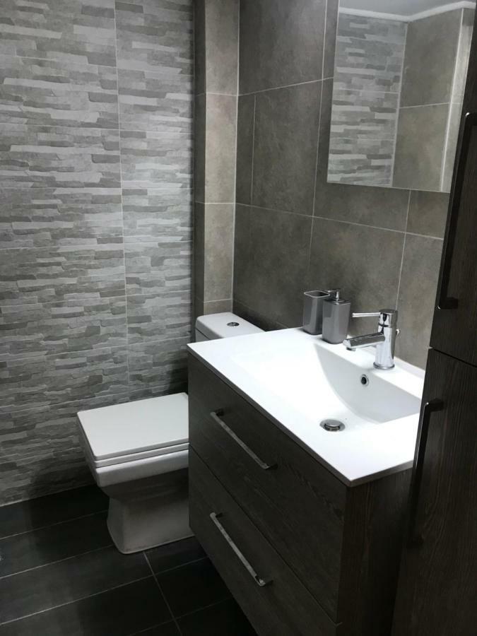 Renovated Minimal Apartment Next To Metro Atene Esterno foto